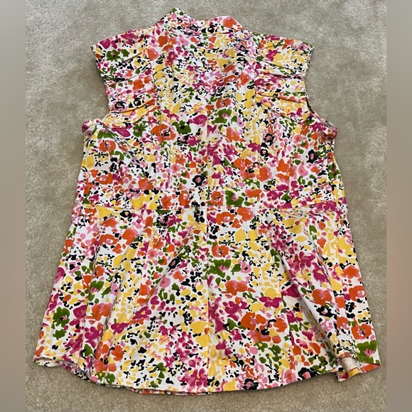 Apostrophe Stretch Sleeveless Floral Blouse - Button Up - Ruffled Arm Holes - Picture 7 of 10